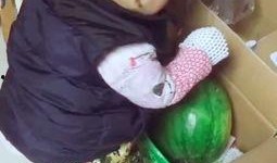 情侣拥抱吃瓜视频,情侣拥抱吃瓜视频引发网友热议