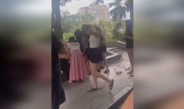 精神小妹打架吃瓜,精神小妹的打架吃瓜记