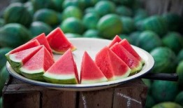 网上都在吃瓜,揭秘“吃瓜群众”背后的狂欢与真相