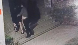 情侣拥抱吃瓜视频,情侣拥抱吃瓜视频引发网友热议