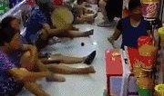 吃瓜大妈照片图片