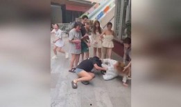 精神小妹打架吃瓜,精神小妹的打架吃瓜记