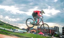 滑雪吃瓜哥,揭秘滑雪场上的趣味生活