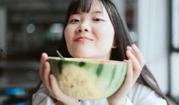 明星吃瓜少女拍照,揭秘娱乐圈幕后趣闻