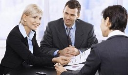 领导抛脑后吃瓜