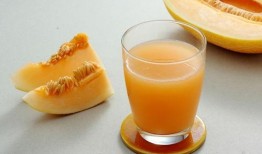 小娃吃哈密瓜视频,甜蜜滋味尽收眼底