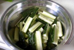 咸咸瓜怎么吃,解锁夏日清新美味新体验